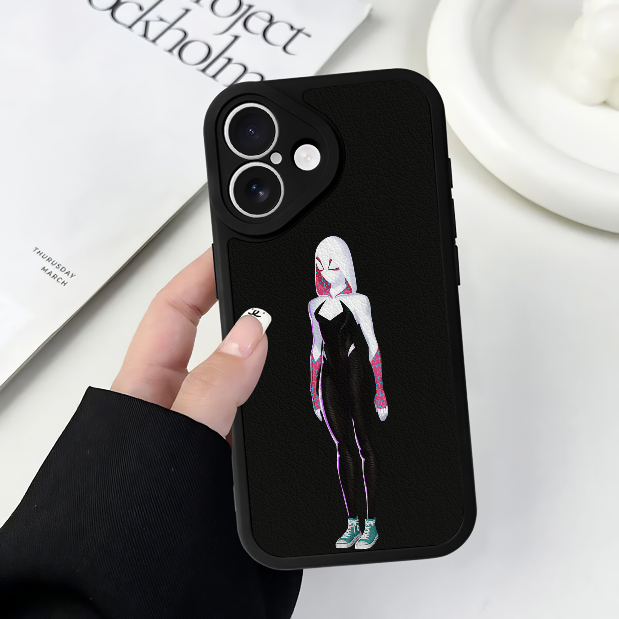 （画像用） Spider Man スパイダーマン 【iPhone 16シリーズ対応】シリコンスマホケース（レザー調） 材質：シリコン
